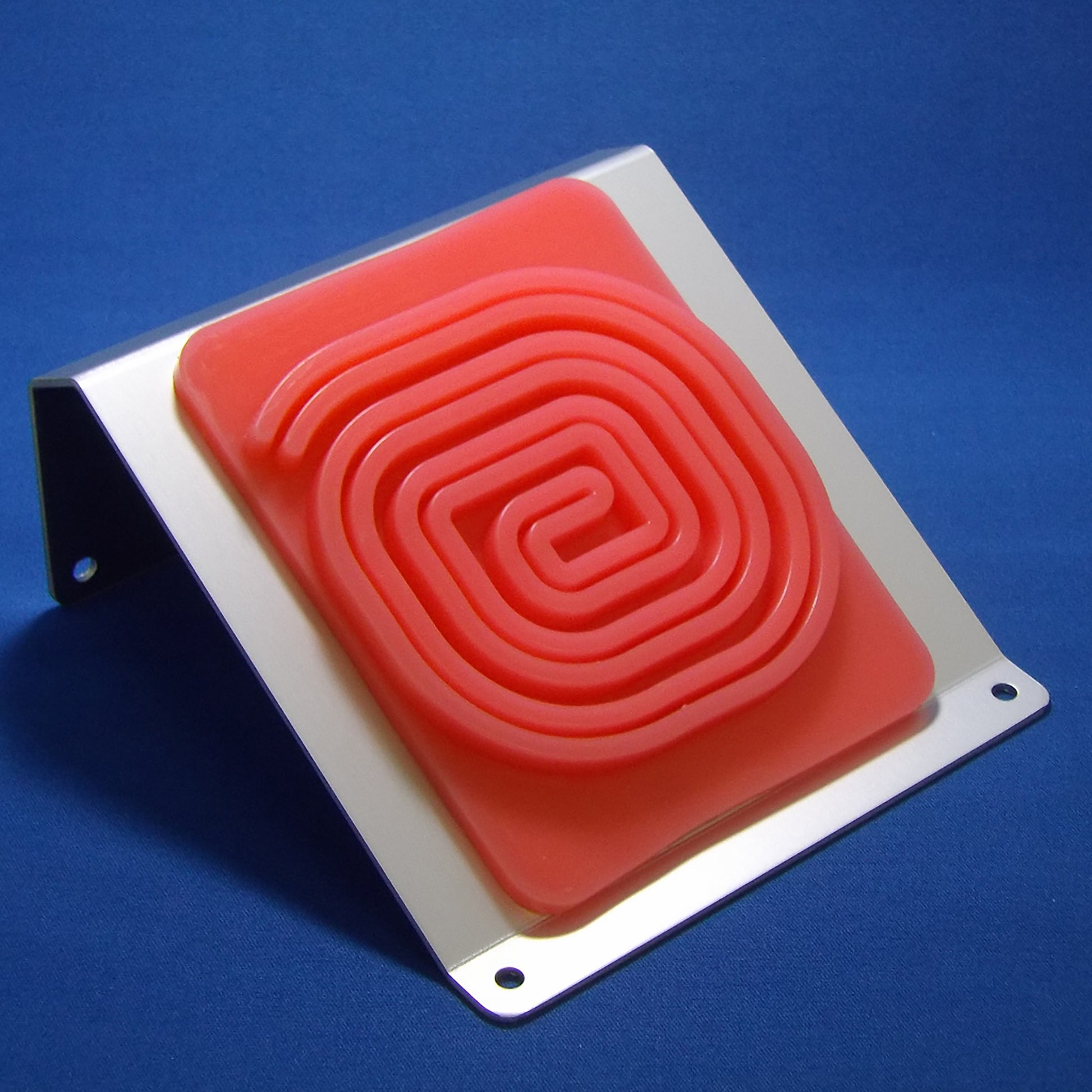 The Training Pad Swirl mounted on a metal training base.